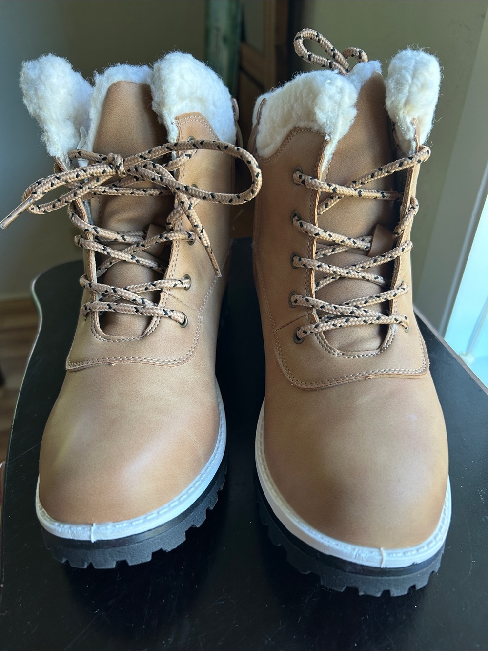 Apres by Lamo brown Montana boots size 8